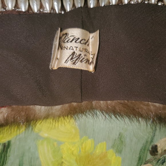 Glamorous Natural Ranch Mink Fur Collar with Faux Pearl Embellishments - Picture 3 of 10